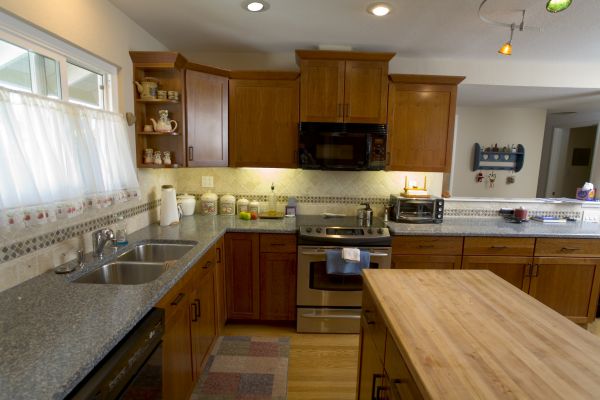 Cherry Cabinet Remodeling in Federal Way
